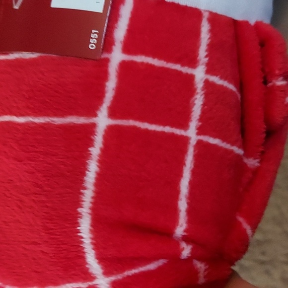 Nwt red & white throw - Picture 4 of 4